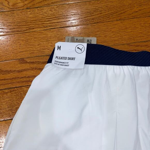 Puma Pleated Skirt Womens White With Navy Waist Performance Fit Medium - Picture 5 of 5